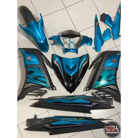 COVERSET YAMAHA ORIGINAL SIAP TAMPAL LC135 LC V7 METALIC CYAN CM6 STRIPE A CLASS HONG LEONG YAMAHA HLY 100% VELOZI