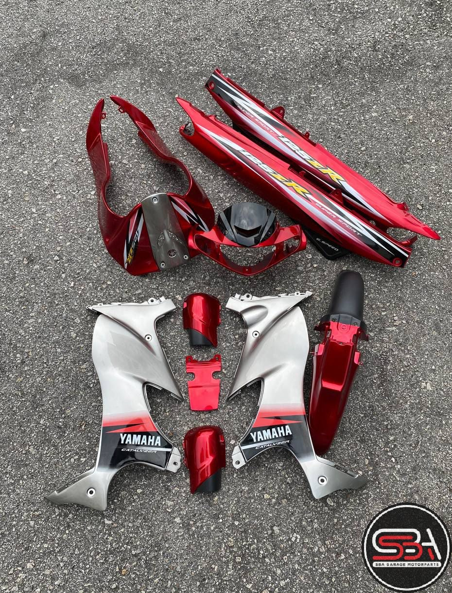 COVERSET ORIGINAL HLY YAMAHA 125z 125zr HITAM BIRU MERAH SKALA DESIGN STRIPE SIAP TAMPAL PERCUMA EMBLEM HONG LEONG HLY