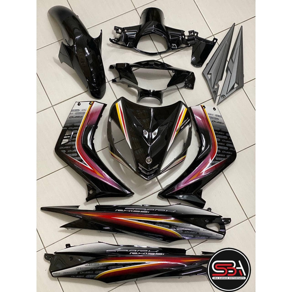 COVERSET LC LC135 V1 THAI DESIGN SPARK BLACK HITAM 2022 YAMAHA OEM ORIGINAL EQUIPMENT STRIPE TANAM CLEAR 2K