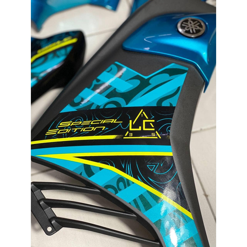 COVERSET YAMAHA ORIGINAL SIAP TAMPAL LC135 LC V7 CYAN – FREE EMBLEM TIMBUL – ORIGINAL HONG LEONG 100%