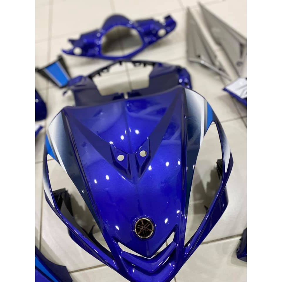 COVERSET BODYSET YAMAHA LC135 V1 BIRU CUSTOM ORIGINAL 100% HONG LEONG YAMAHA HLY STRIPE SIAP TAMPAL – FREE EMBLEM TIMBUL