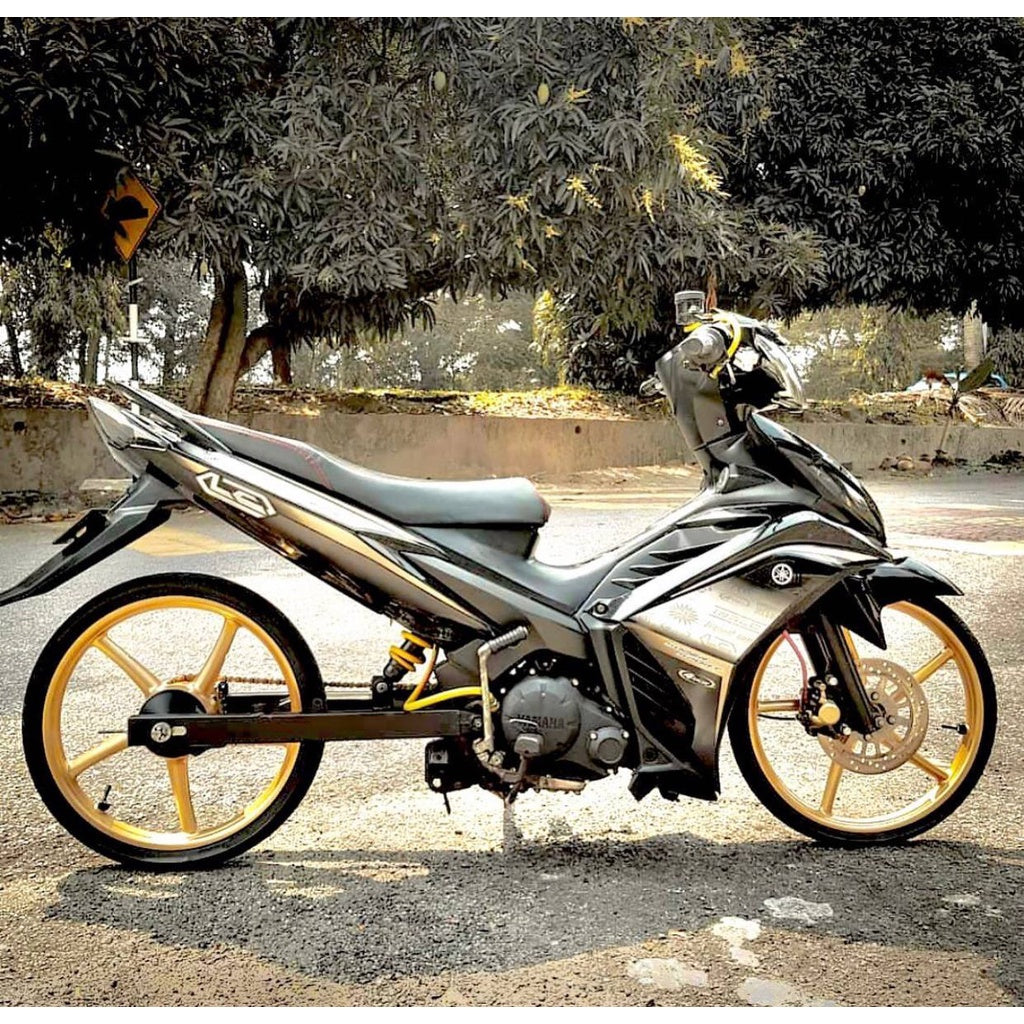 STICKER STRIPE BODYSET COVERSET LC LC135 V2 V3 V4 V5 V6 V7 HITAM PURBA BLACK STANDARD MORITAKA YAMAHA NO 7