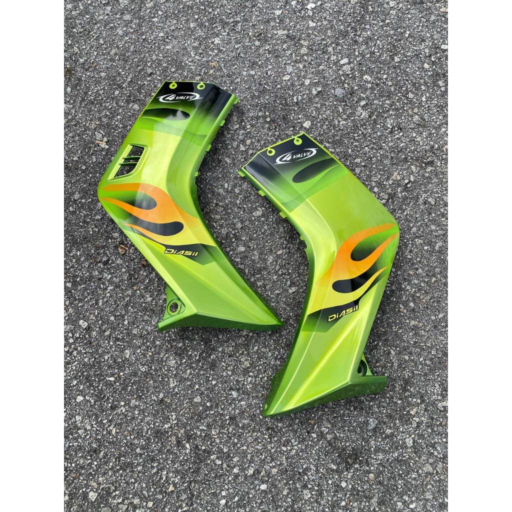 COVERSET BODYSET YAMAHA LC 135 V1 HIJAU API ORIGINAL 100% HONG LEONG YAMAHA HLY STRIPE SIAP TAMPAL (FREE EMBLEM TIMBUL )
