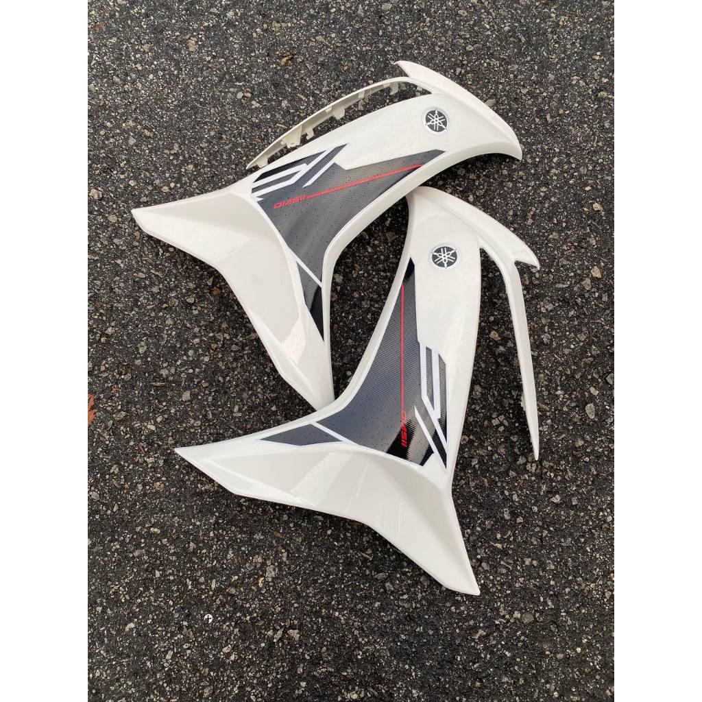 COVERSET BODYSET LC135 LC V8 RC WHITE BLACK FUEL INJECTION FI YAMAHA SIAP TANAM VELOZI ( L8-RC-3 )