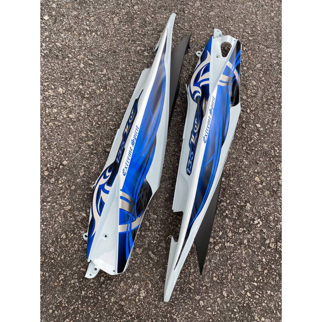 COVERSET BODYSET YAMAHA LC 135 V1 BIRU EXTREME SPIRIT ORIGINAL HONG LEONG YAMAHA HLY STRIPE SIAP TAMPAL (FREE EMBLEM )
