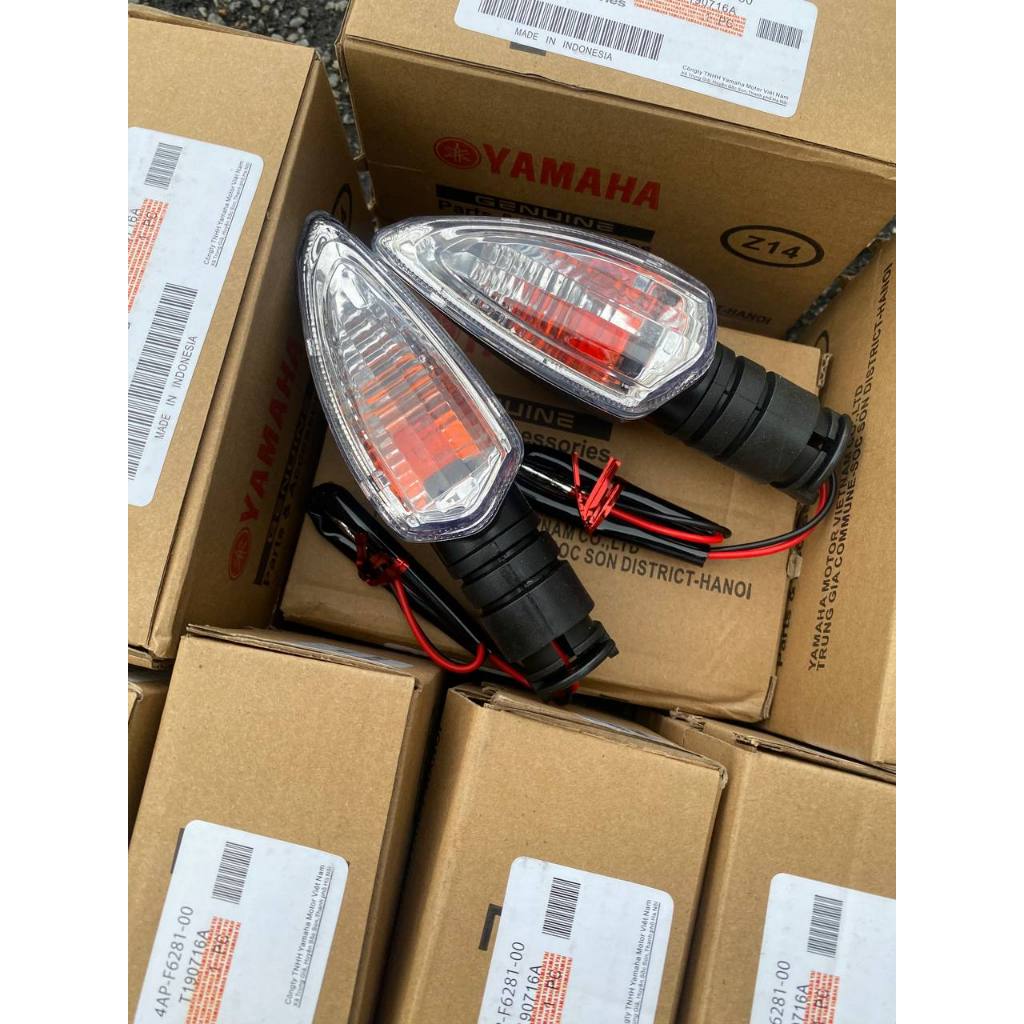 LAMPU REAR SIGNAL ASSY (CLEAR / SMOKE ) BELAKANG Y15ZR V1 V2 VELOZI ORIGINAL HLY LEBIH SELAMAT DARI PATAH