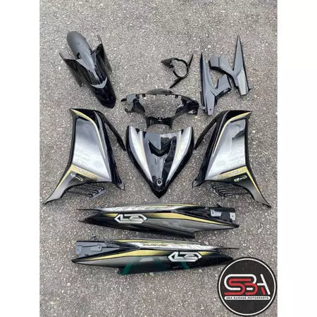 COVERSET HONG LEONG YAMAHA HLY / VELOZI LC LC135 V2 V3 V4 V5 V6 V7 HITAM PURBA DESIGN STRIPE SIAP TAMPAL FREE EMBLEM
