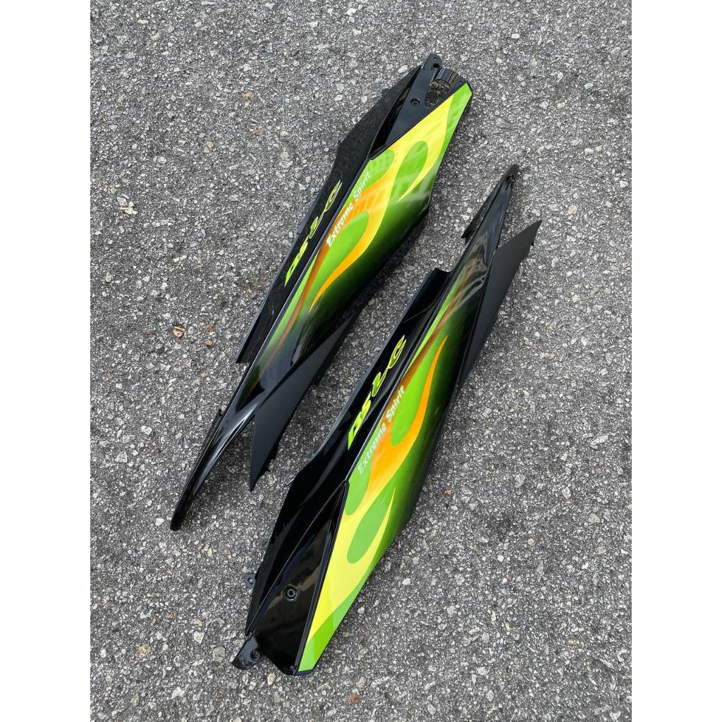 COVERSET BODYSET YAMAHA LC 135 V1 HIJAU API ORIGINAL 100% HONG LEONG YAMAHA HLY STRIPE SIAP TAMPAL (FREE EMBLEM TIMBUL )