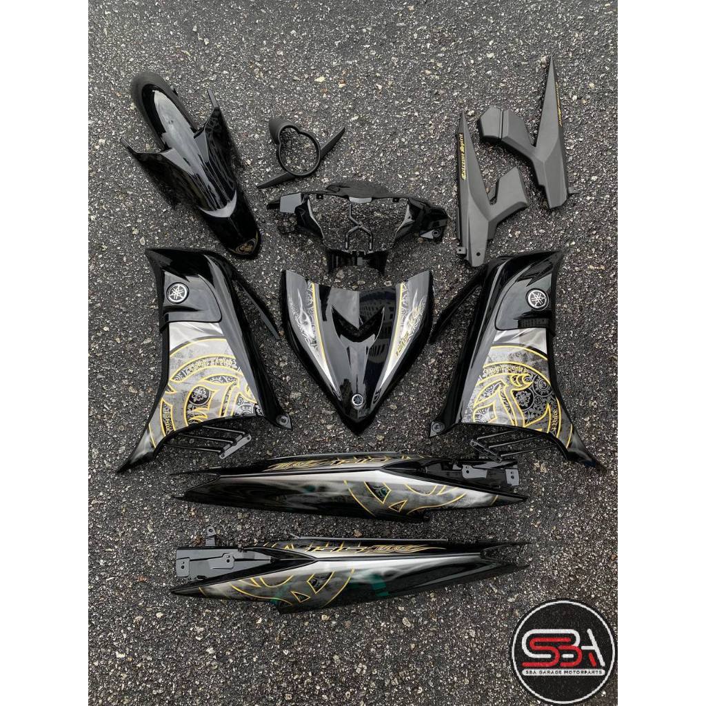 COVERSET VERSION VELOZI / M MATE LC 135 LC135 V2 HITAM BATIK GOLD HITAM STRIPE TAMPAL KILANG FREE EMBLEM