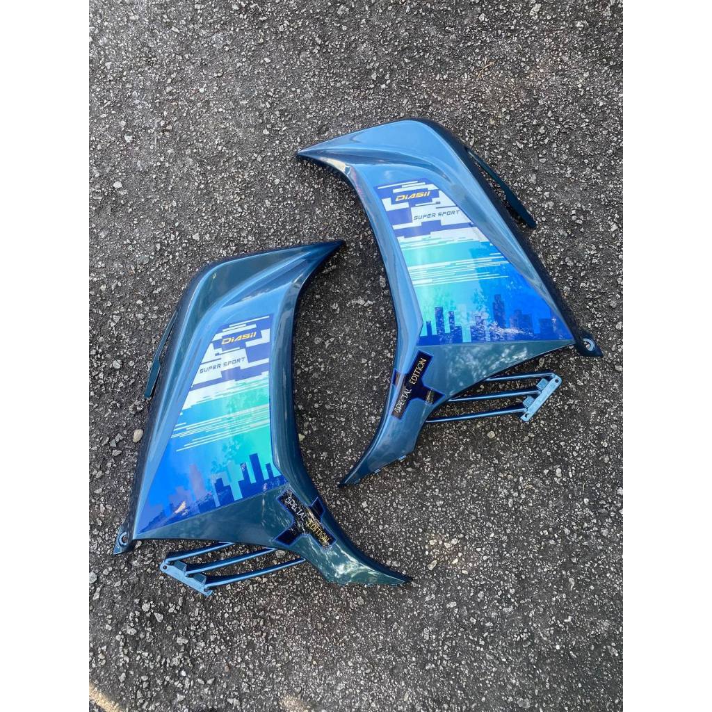 COVERSET YAMAHA LC V1 V2 V3 V4 V5 OEM EXCITER DUSK & DAWN OF THE CITY SILVER BLUE – STRIPE TANAM – FREE  EMBLEM TIMBUL