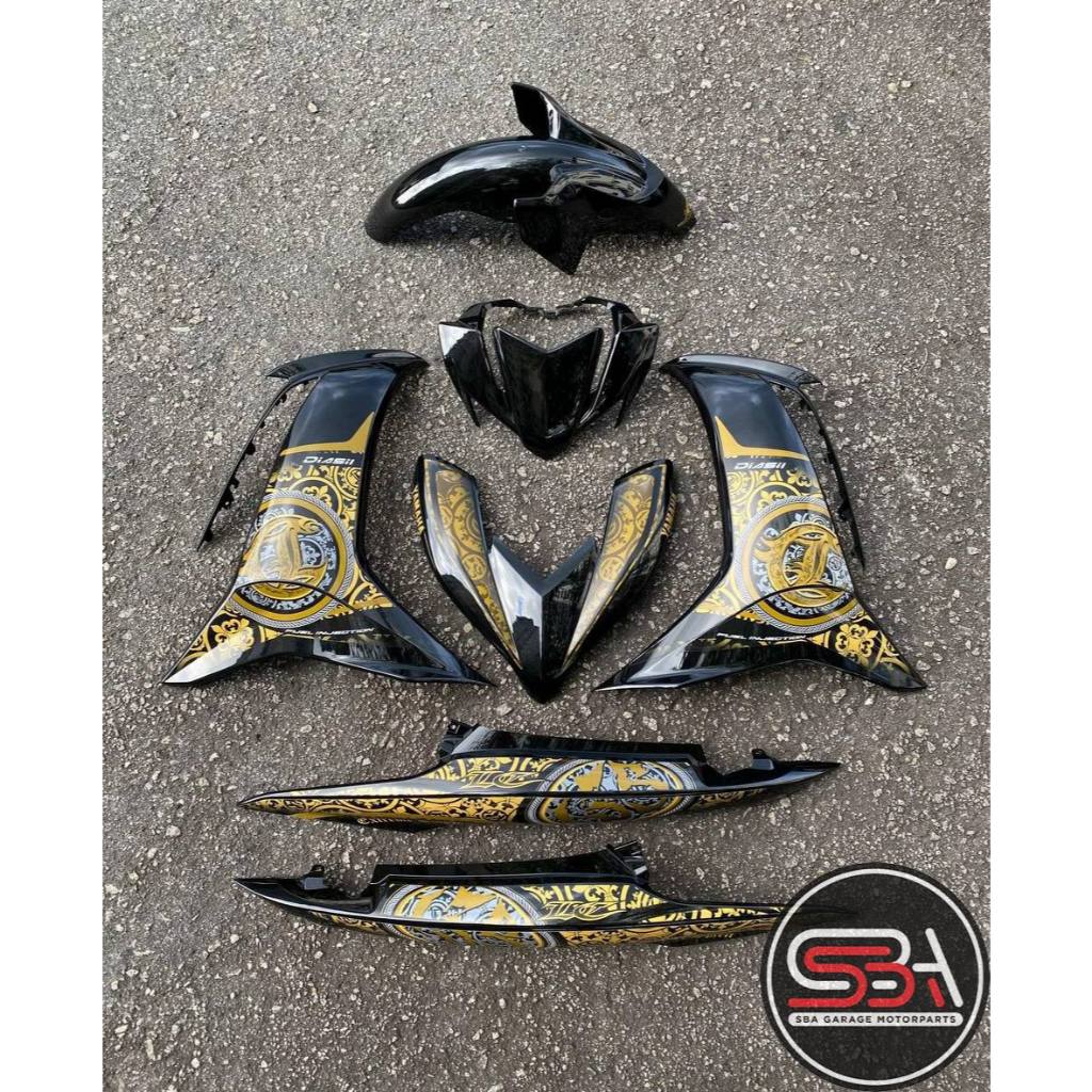 COVERSET BODYSET LC135 LC V8 BATIK GOLD METALIC BLACK HITAM L8-B-1 FUEL INJECTION FI YAMAHA SIAP TANAM VELOZI