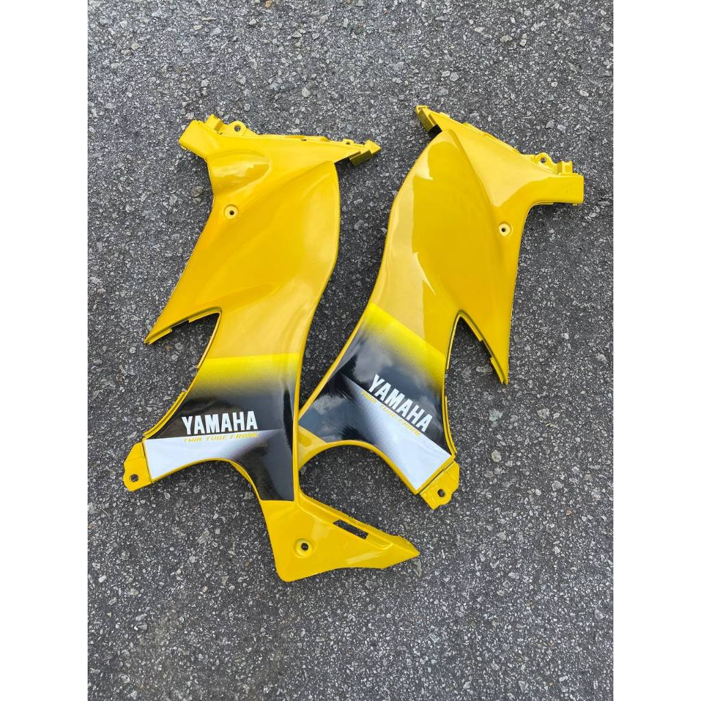 COVERSET ORIGINAL HLY – YAMAHA 125ZR KUNING BATA STRIPE SIAP TAMPAL – PERCUMA EMBLEM TIMBUL – HONG LEONG YAMAHA