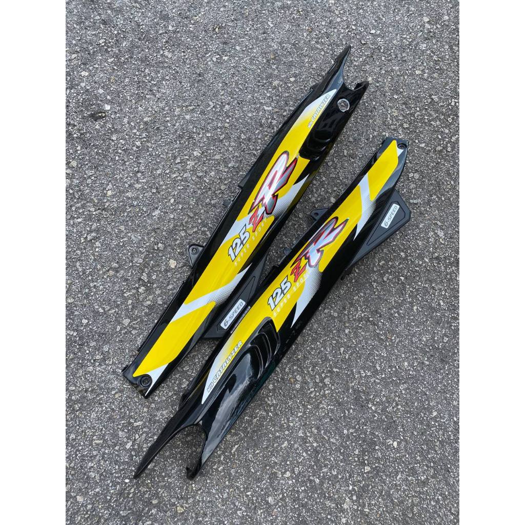 COVERSET ORIGINAL HLY – YAMAHA 125ZR KUNING BATA STRIPE SIAP TAMPAL – PERCUMA EMBLEM TIMBUL – HONG LEONG YAMAHA