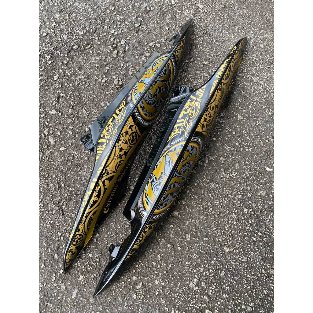 COVERSET BODYSET LC135 LC V8 BATIK GOLD METALIC BLACK HITAM L8-B-1 FUEL INJECTION FI YAMAHA SIAP TANAM VELOZI