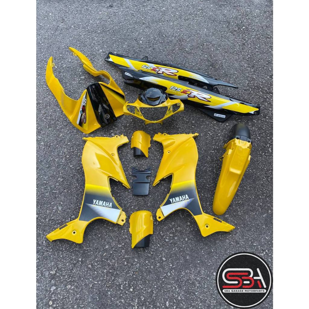 COVERSET ORIGINAL HLY – YAMAHA 125ZR KUNING BATA STRIPE SIAP TAMPAL – PERCUMA EMBLEM TIMBUL – HONG LEONG YAMAHA