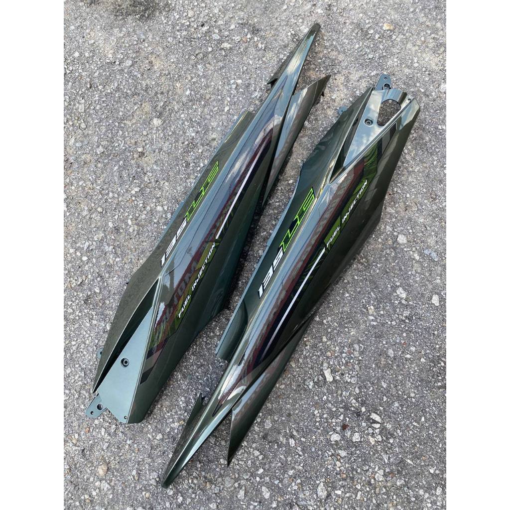 COVERSET BODYSET YAMAHA LC LC135 V1 ARMY GREEN LUMUT DNLGM1 DESIGN ORIGINAL 008 FREE EMBLEM YAMAHA STRIPE TANAM DOCTOR