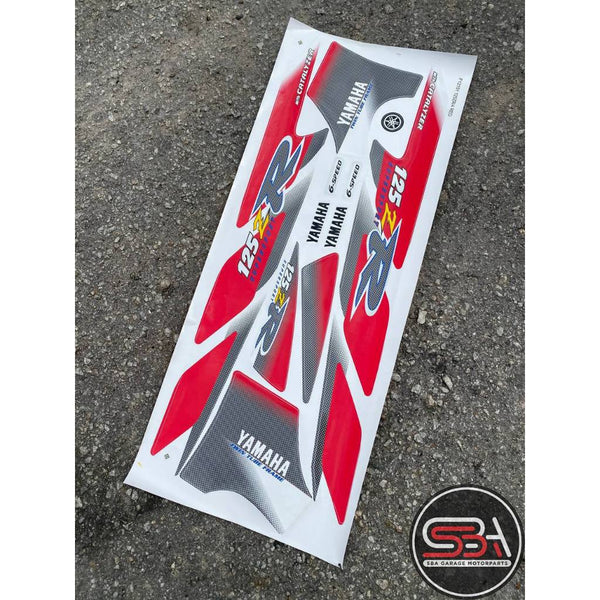 BODY STICKER SET / COVERSET 125ZR MORITAKA BRICK RED `R’ CARBON CHROME YAMAHA ORIGINAL NO 4