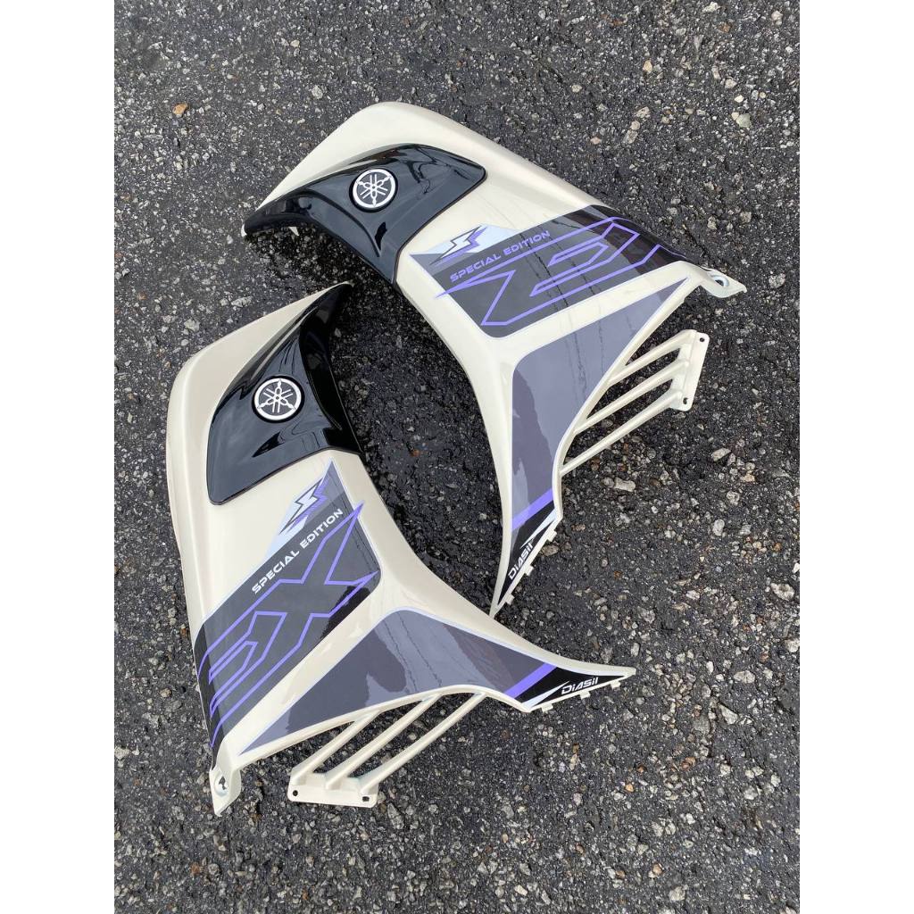 COVERSET BODYSET YAMAHA LC LC135 V6 V7 DR EXCITER CREAMY WHITE STRIPE TANAM CODE 021 DOCTOR EDITION OEM