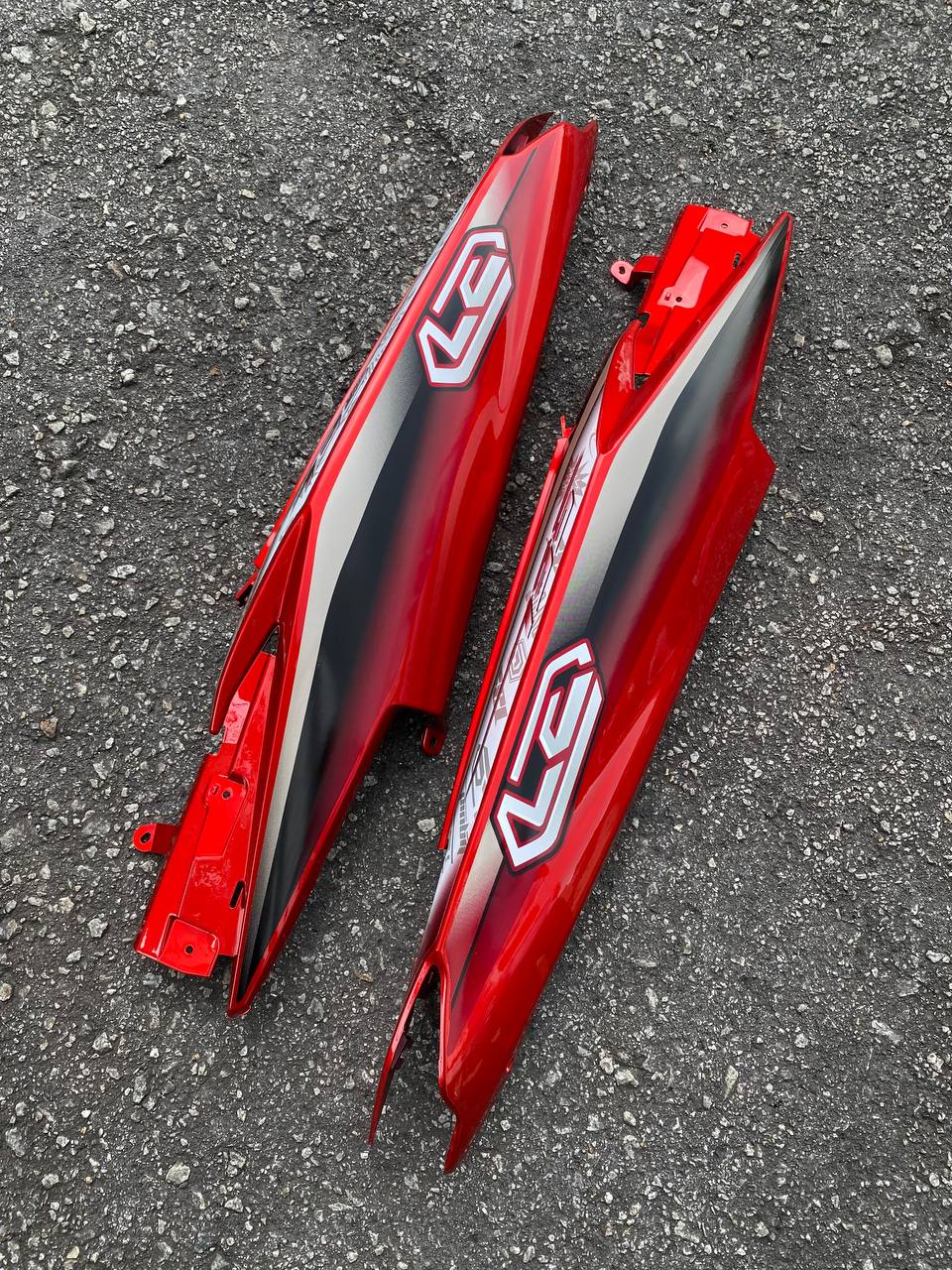 COVERSET HONG LEONG YAMAHA ( HLY ) / M MATE LC LC135 V2 V3 V4 V5 MERAH PURBA RED DESIGN STRIPE SIAP TAMPAL FREE EMBLEM