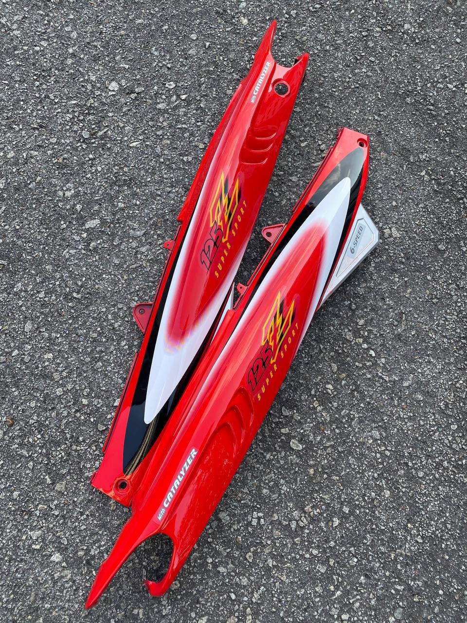 COVERSET ORIGINAL HLY YAMAHA 125Z 125ZR MERAH CILI SABIT STRIPE SIAP TAMPAL – PERCUMA EMBLEM TIMBUL  HONG LEONG YAMAHA