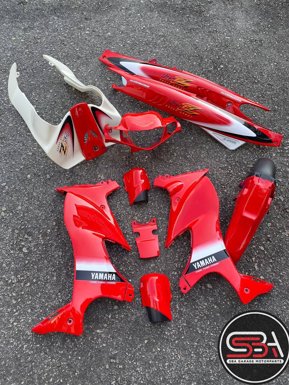 COVERSET ORIGINAL HLY YAMAHA 125Z 125ZR MERAH CILI SABIT STRIPE SIAP TAMPAL – PERCUMA EMBLEM TIMBUL  HONG LEONG YAMAHA