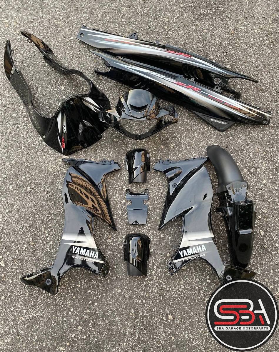 COVERSET ORIGINAL HLY YAMAHA 125z 125zr HITAM BIRU MERAH SKALA DESIGN STRIPE SIAP TAMPAL PERCUMA EMBLEM HONG LEONG HLY
