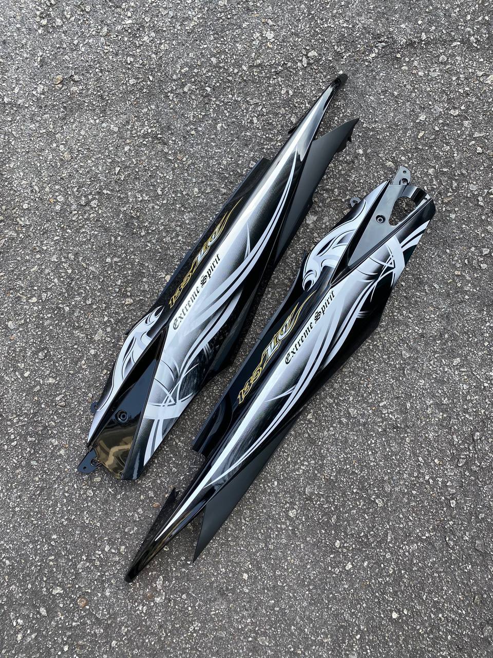 COVERSET BODYSET LC 135 V1 HITAM BATIK EXTREME SPIRIT ORI 100% HONG LEONG YAMAHA HLY STRIPE SIAP TAMPAL VELOZI