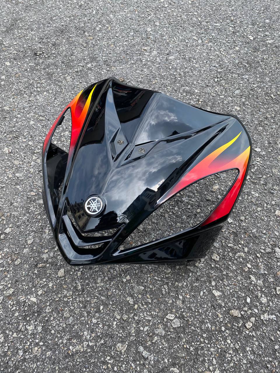 COVERSET BODYSET YAMAHA LC LC135 V1 HITAM API MERAH ORIGINAL HONG LEONG YAMAHA HLY STRIPE SIAP TAMPAL – FREE EMBLEM