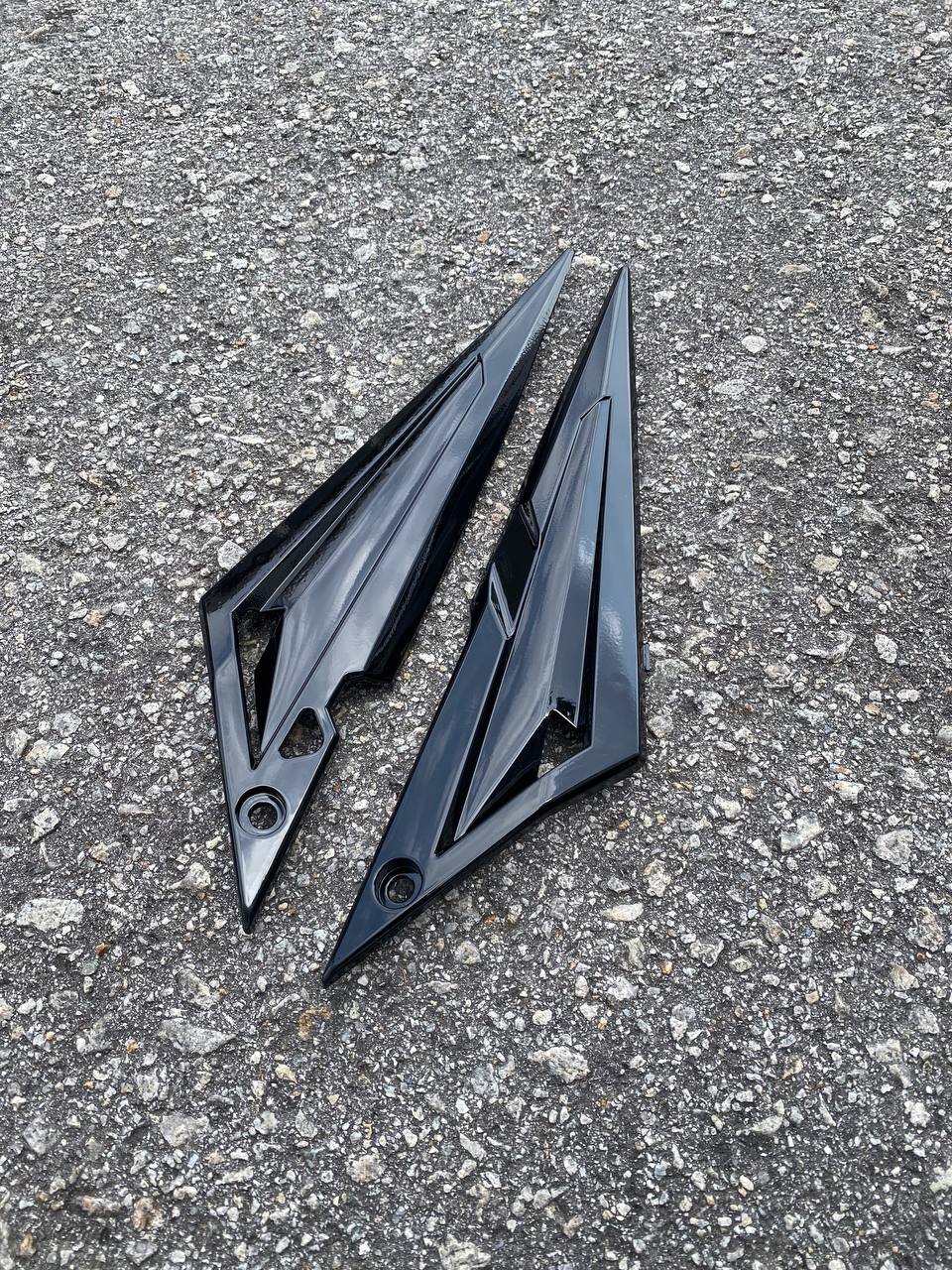 COVERSET BODYSET YAMAHA LC LC135 V1 HITAM API MERAH ORIGINAL HONG LEONG YAMAHA HLY STRIPE SIAP TAMPAL – FREE EMBLEM