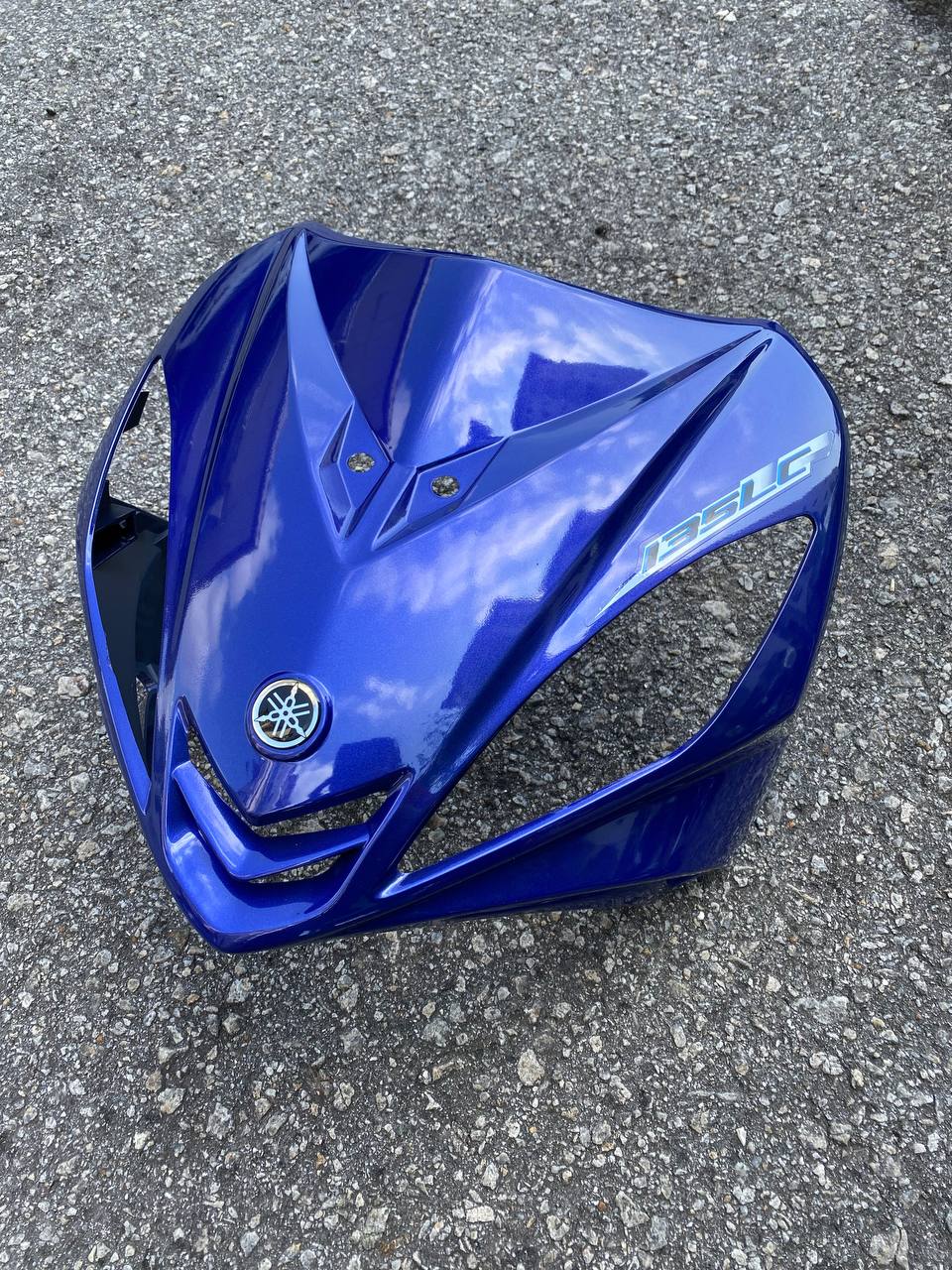 COVERSET BODYSET YAMAHA LC135 V1 BIRU HITAM ORIGINAL HONG LEONG YAMAHA HLY STRIPE SIAP TAMPAL – FREE EMBLEM TIMBUL