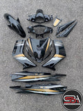 COVERSET BODYSET YAMAHA LC 135 V1 HITAM GOLD ORIGINAL 100% HONG LEONG YAMAHA HLY STRIPE SIAP TAMPAL (FREE EMBLEM)