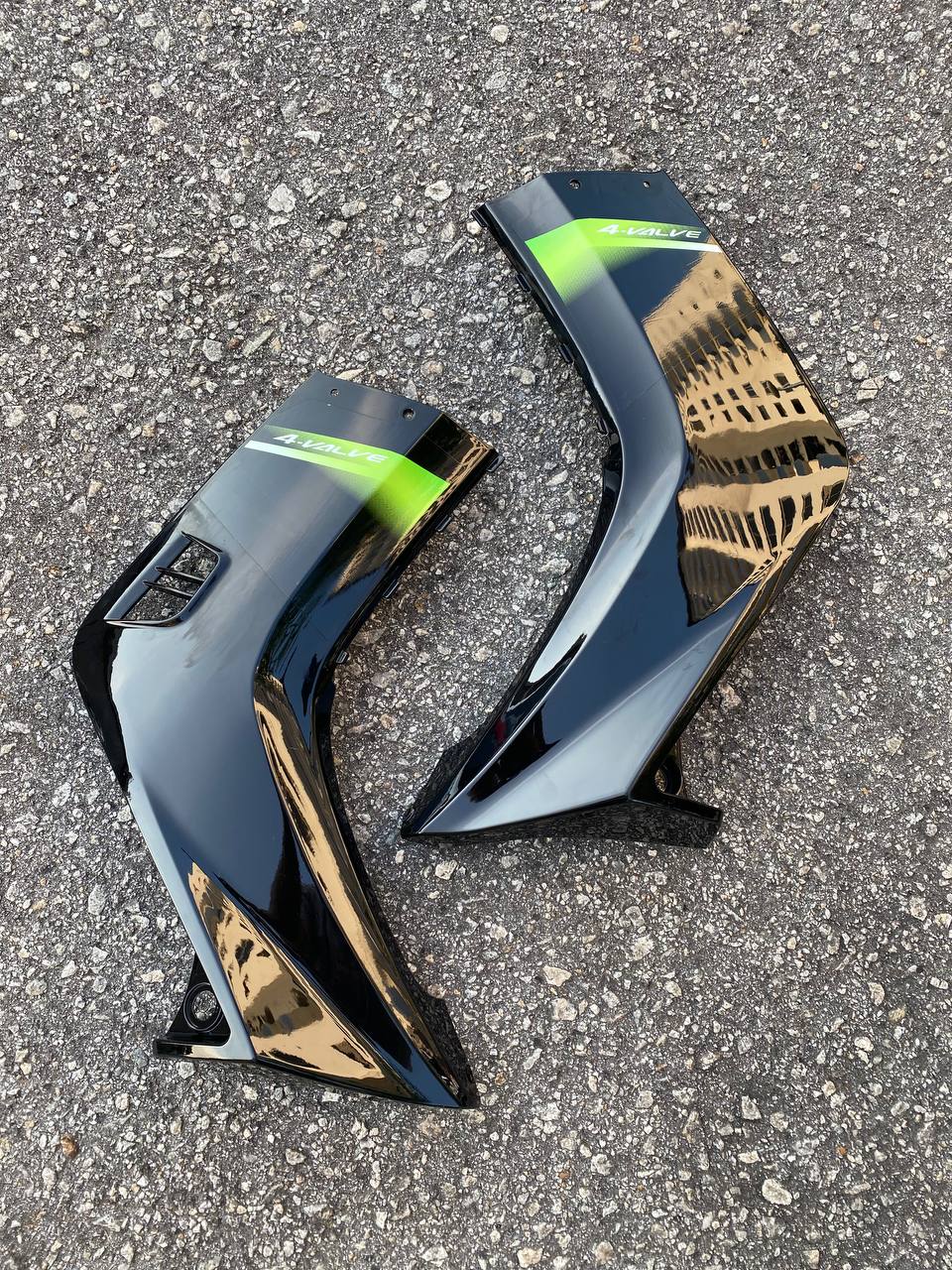 COVERSET BODYSET YAMAHA LC LC135 V1 HITAM HIJAU ORIGINAL HONG LEONG YAMAHA HLY STRIPE SIAP TAMPAL – FREE EMBLEM TIMBUL