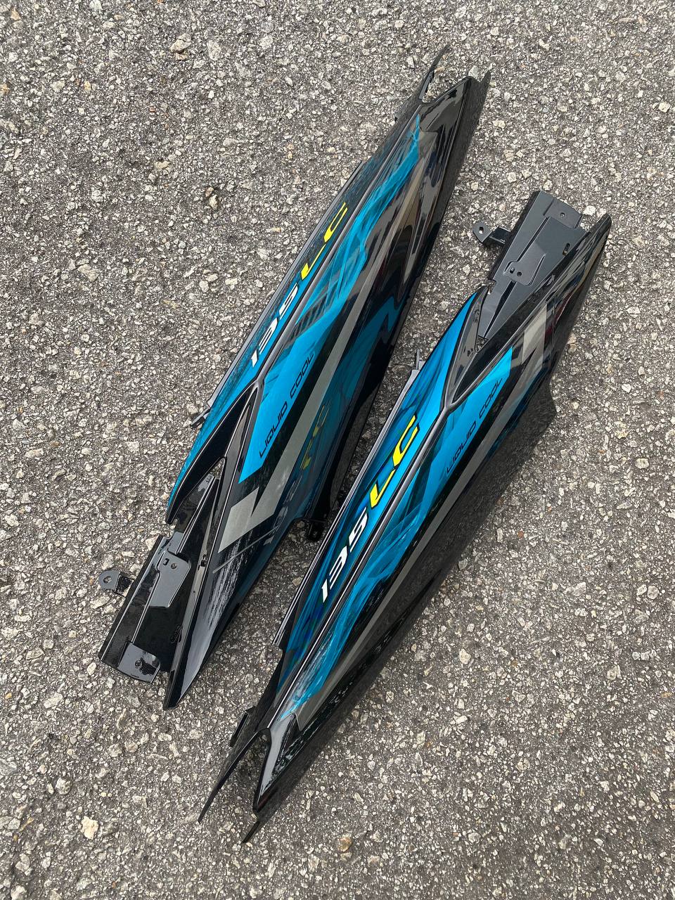 COVERSET YAMAHA SIAP TANAM LC135 LC V6 V7 METALIC CYAN GLOSSY KILAT DOCTOR EDITION TERMASUK EMBLEM,COVER ENGINE,HEAD CAP