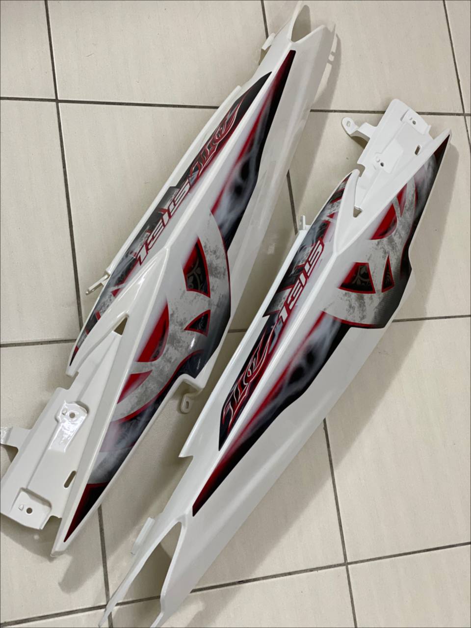 COVERSET YAMAHA LC LC135 V6 V7 PEARL WHITE FULL STRIPE RED MERAH BATIK SMOKE BODYSET SIAP TAMPAL VELOZI WITH COVER METER