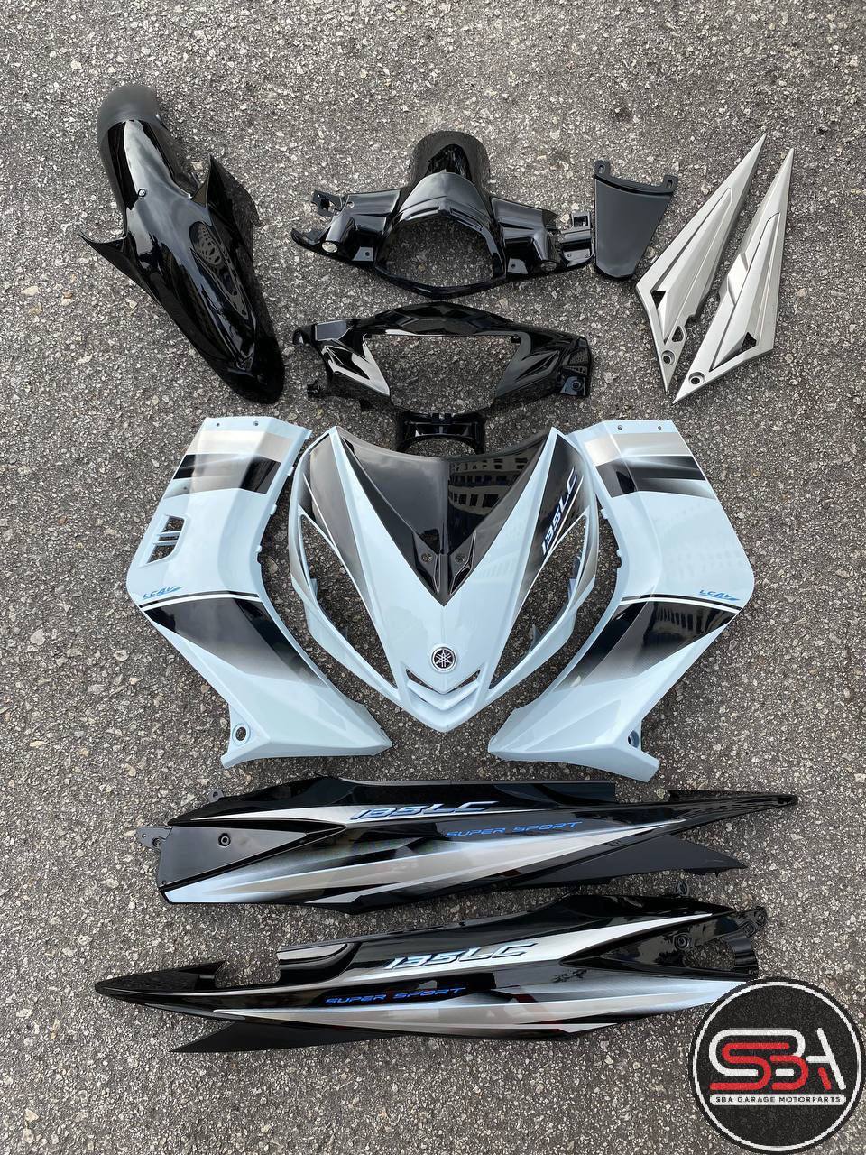 COVERSET BODYSET YAMAHA LC LC135 V1 PUTIH HITAM ORIGINAL HONG LEONG YAMAHA HLY STRIPE SIAP TAMPAL FREE EMBLEM