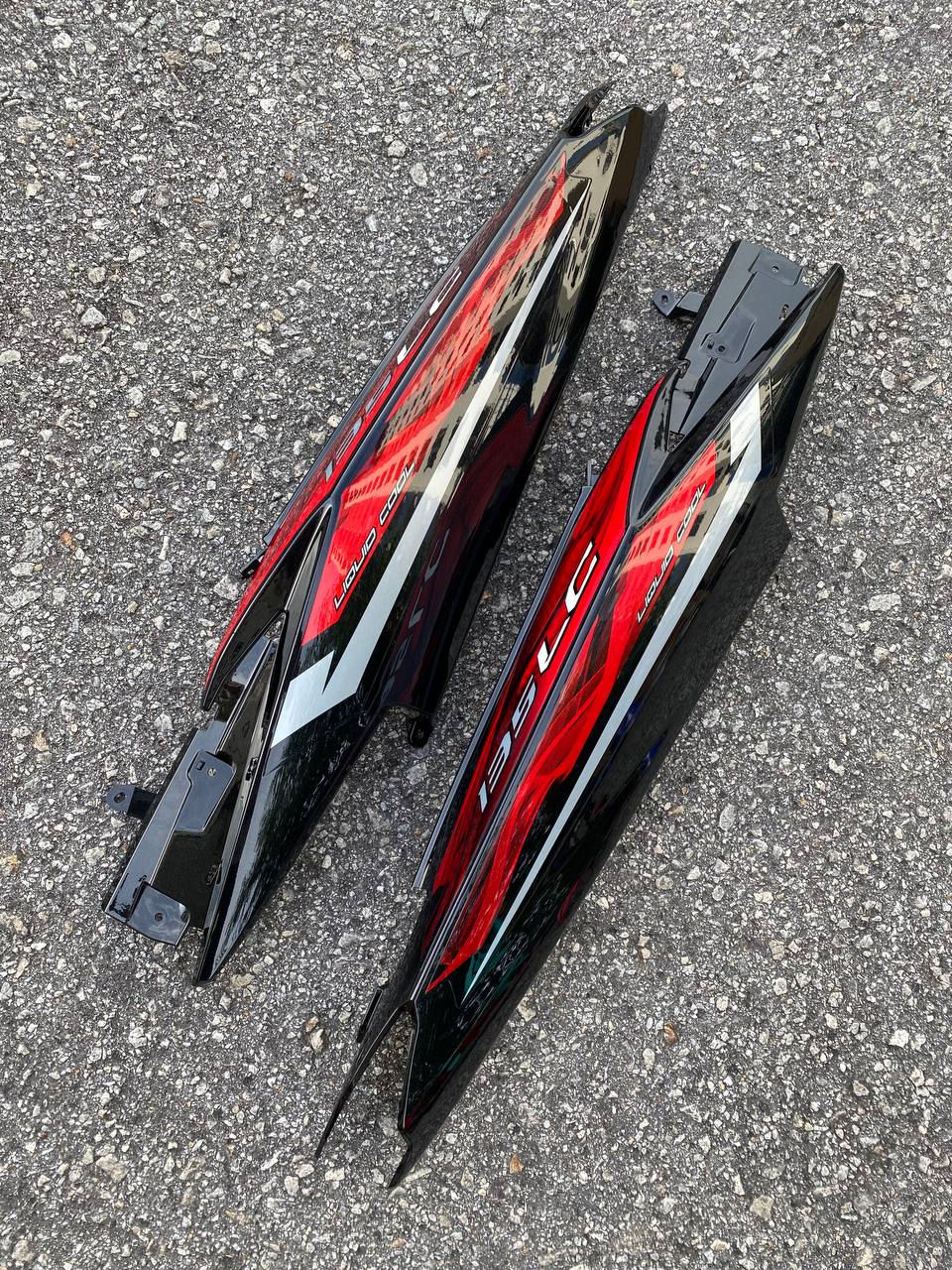 COVERSET YAMAHA SIAP TANAM LC135 LC V6 V7 RM7 MERAH RED DOCTOR EDITION GLOSSY KILAT TERMASUK EMBLEM,COVER ENGINE,CAP