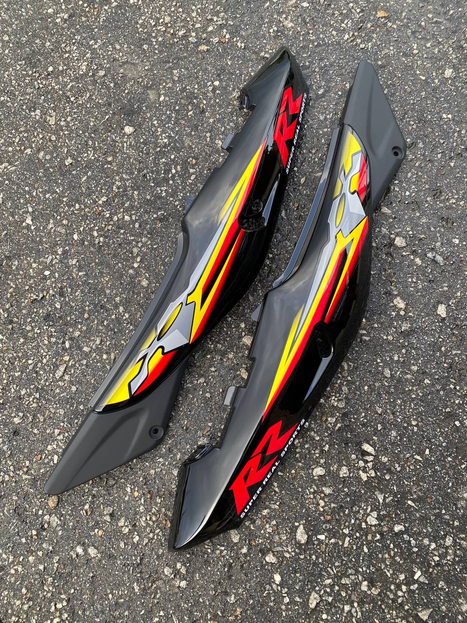KAWASAKI NINJA DOUBLE R 150 RR STANDARD COVERSET STICKER SIAP TANAM BLACK HITAM TERMASUK TANK ( 2 KOTAK BESAR ) OEM SET