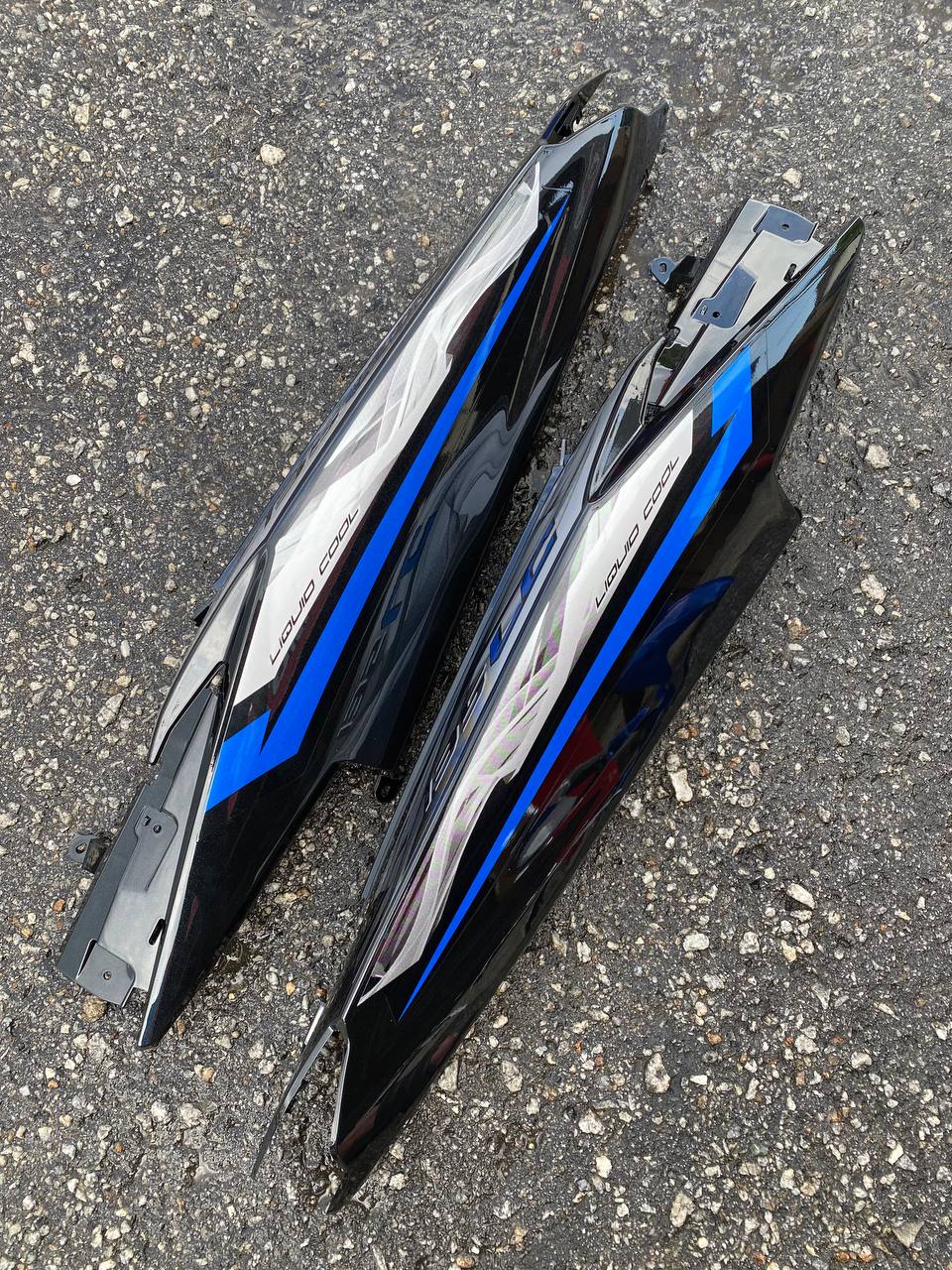 COVERSET YAMAHA SIAP TANAM LC135 LC V6 V7 BIRU SILVER GLOSSY KILAT DOCTOR EDITION TERMASUK EMBLEM,COVER ENGINE,HEAD CAP