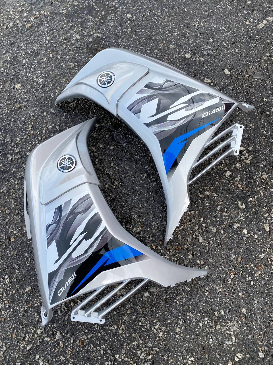 COVERSET YAMAHA SIAP TANAM LC135 LC V6 V7 BIRU SILVER GLOSSY KILAT DOCTOR EDITION TERMASUK EMBLEM,COVER ENGINE,HEAD CAP