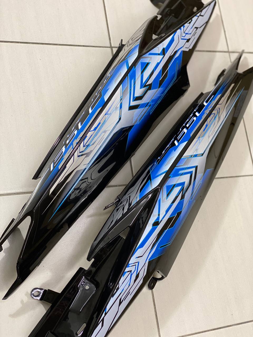 COVERSET YAMAHA LC LC135 V2 V3 V6 V7 HITAM KILAT FULL STRIPE HITAM BIRU ROBOT 9 BODYSET SIAP TAMPAL VELOZI DOCTOR 053