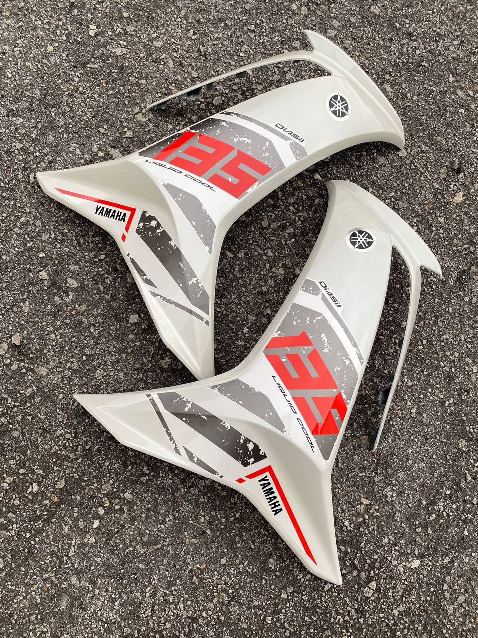 MOTORCYCLE COVERSET BODYSET LC135 LC V8 SILKY CRYSTAL WHITE GREY MATT L8-S-5 FUEL INJECTION FI YAMAHA SIAP TAMPAL VELOZI