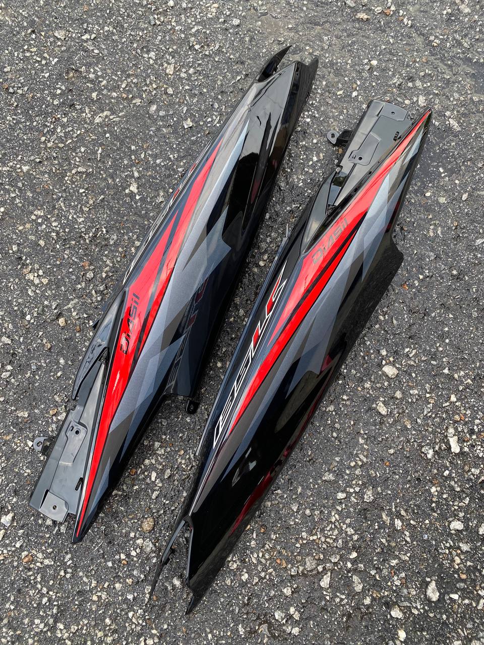 COVERSET BODYSET YAMAHA HLY LC V4 V5 MERAH RED BLACK SIAP TAMPAL – ORIGINAL GENUINE YAMAHA FREE EMBLEM TIMBUL