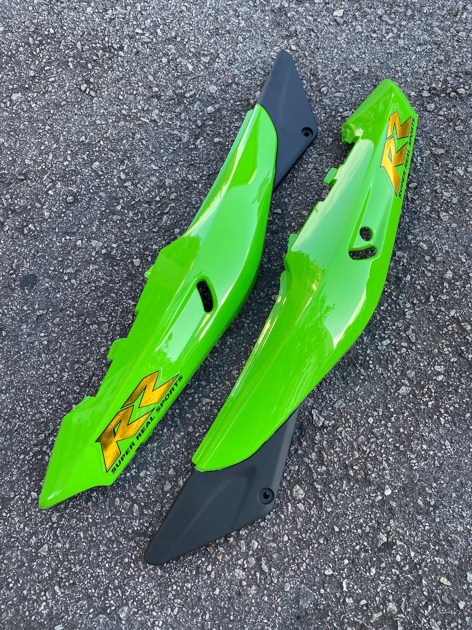 KAWASAKI NINJA DOUBLE R KR 150 RR BODY COVERSET, CLEAR-COATED STICKERS, 2-TONE RED, INCLUDING TANK (2 LARGE BOXES), OEM SET