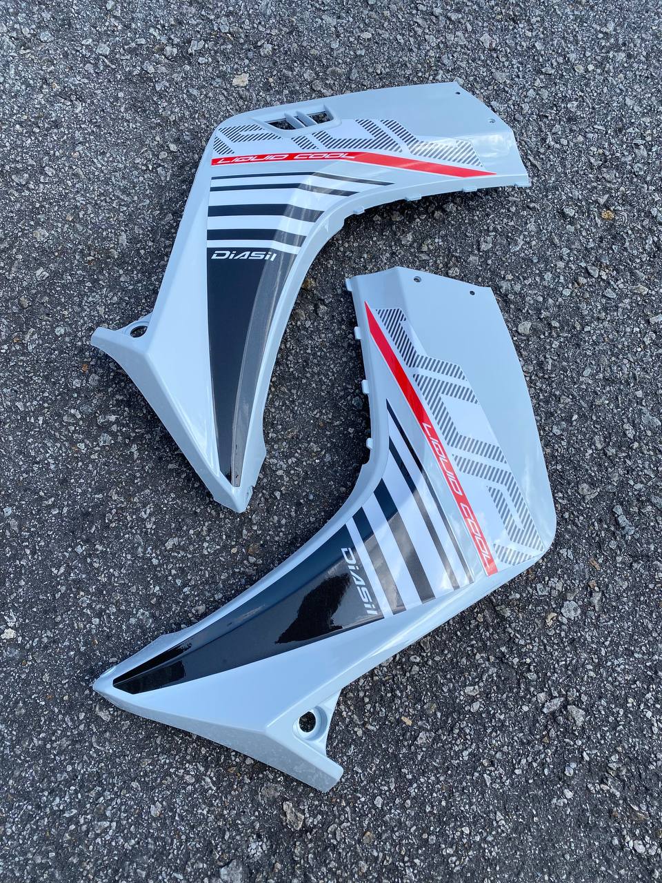 COVERSET BODYSET YAMAHA LC LC135 V1 DR P WHITE  STRIPE TANAM CODE 027 DOCTOR EDITION OEM