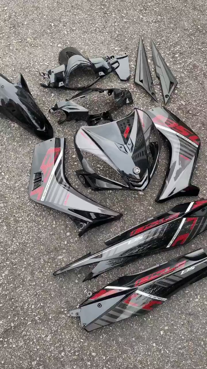 COVERSET LC LC135 V1 YAMAHA DOCTOR P HITAM BLACK BATMAN 024 2015 / VELOZI L1-BM-1 STRIPE SIAP TANAM CLEAR