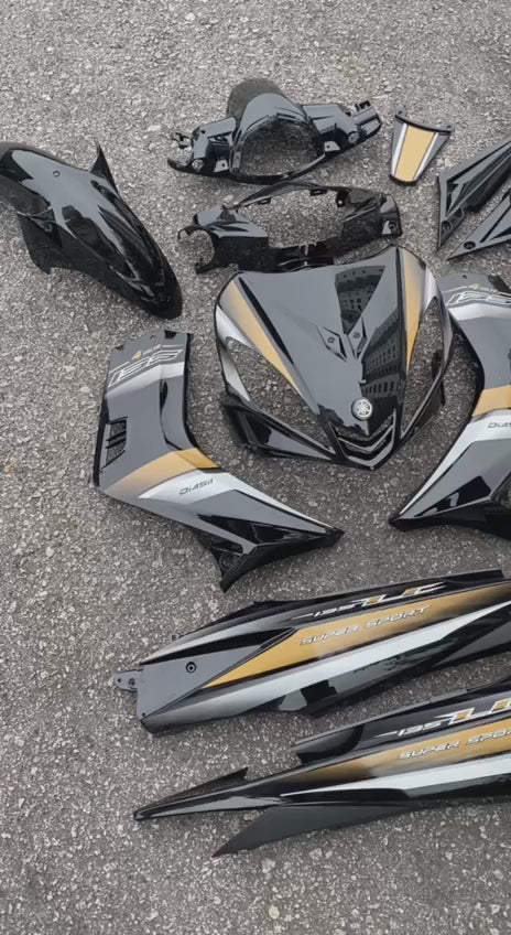 COVERSET BODYSET YAMAHA LC 135 V1 HITAM GOLD ORIGINAL 100% HONG LEONG YAMAHA HLY STRIPE SIAP TAMPAL (FREE EMBLEM)