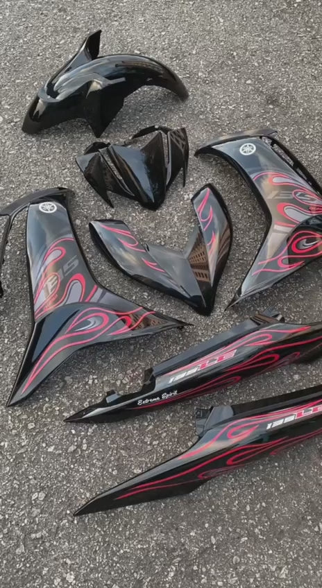 MOTORCYCLE COVERSET BODYSET LC135 LC V8 FIRE RED MATELIC BLACK L8-F2 FUEL INJECTION FI YAMAHA SIAP TANAM VELOZI