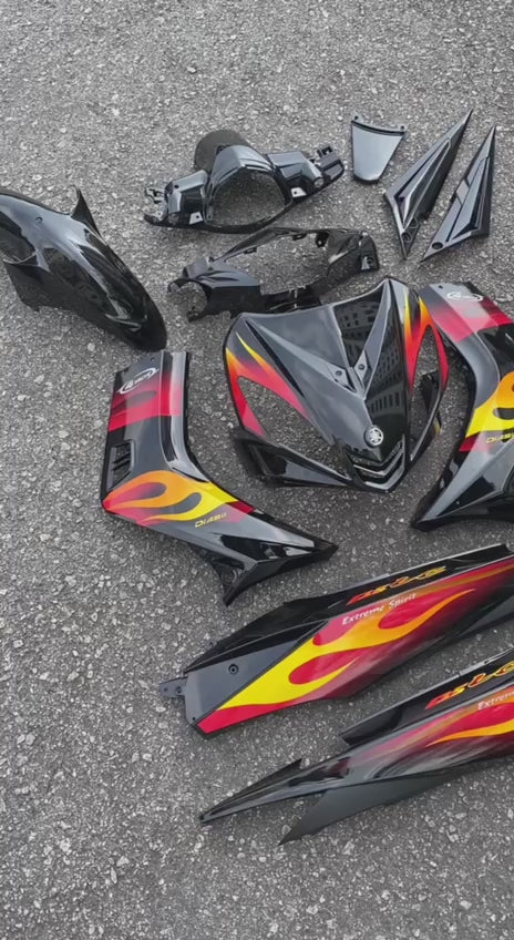 COVERSET BODYSET YAMAHA LC LC135 V1 HITAM API MERAH ORIGINAL HONG LEONG YAMAHA HLY STRIPE SIAP TAMPAL – FREE EMBLEM