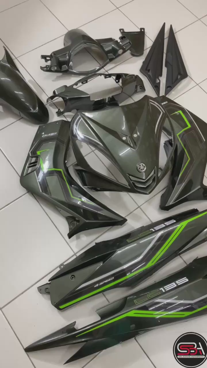 COVERSET BODYSET YAMAHA LC LC135 V1 DNLGM1 ARMY GREEN PATTERN LINE DOCTOR 001 SIAP TANAM