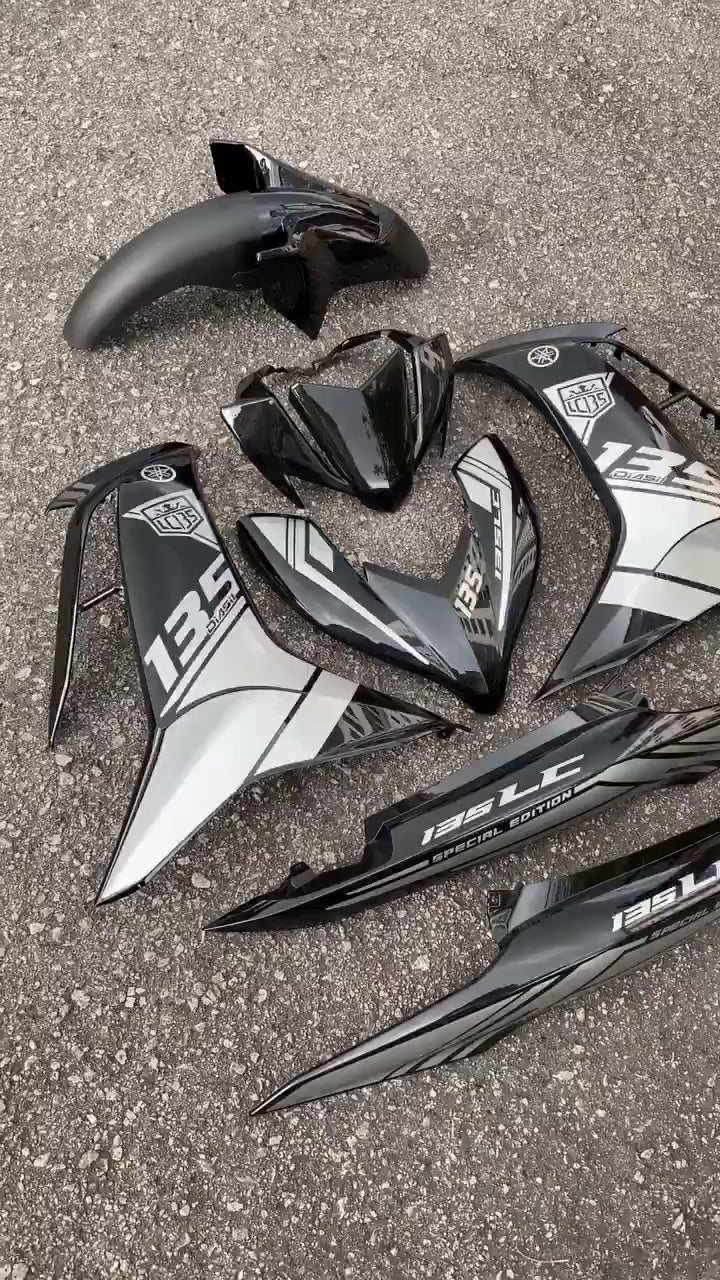 COVERSET BODYSET LC135 LC V8 DR SP SILVER FUEL INJECTION FI YAMAHA SIAP TANAM DOCTOR 021 OEM NEW